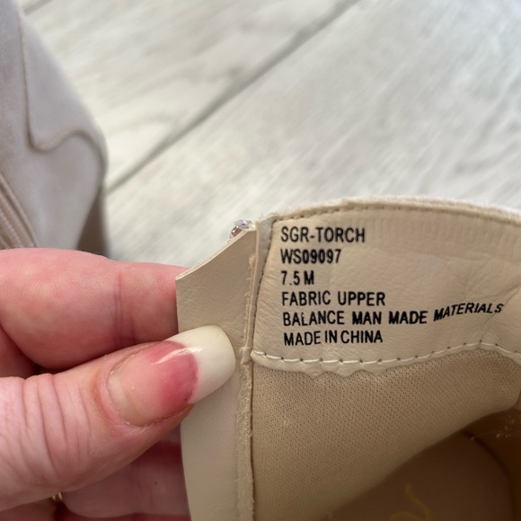 Women's Cream Ankle Boots 7.5B - Picture 7 of 9